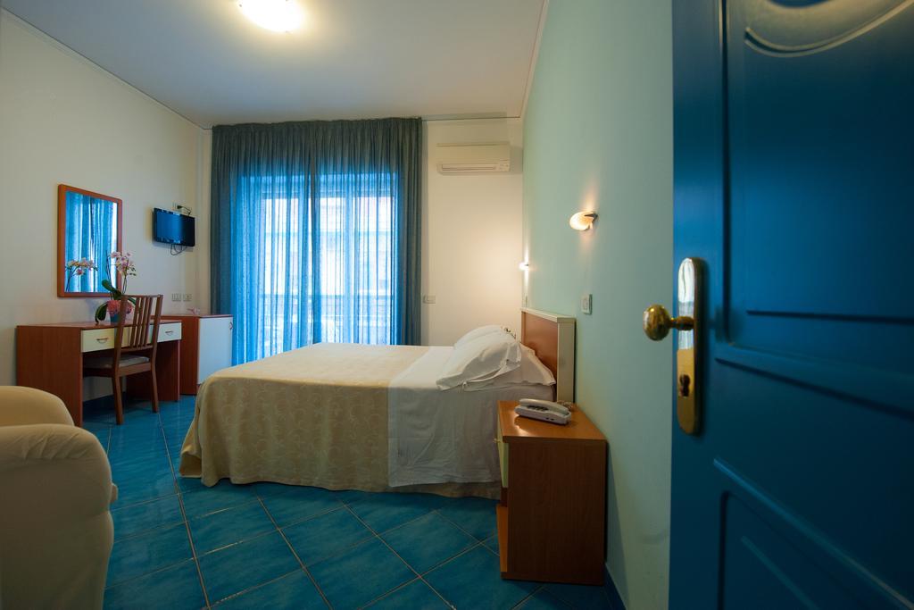 Oasi Hotel Maiori Buitenkant foto