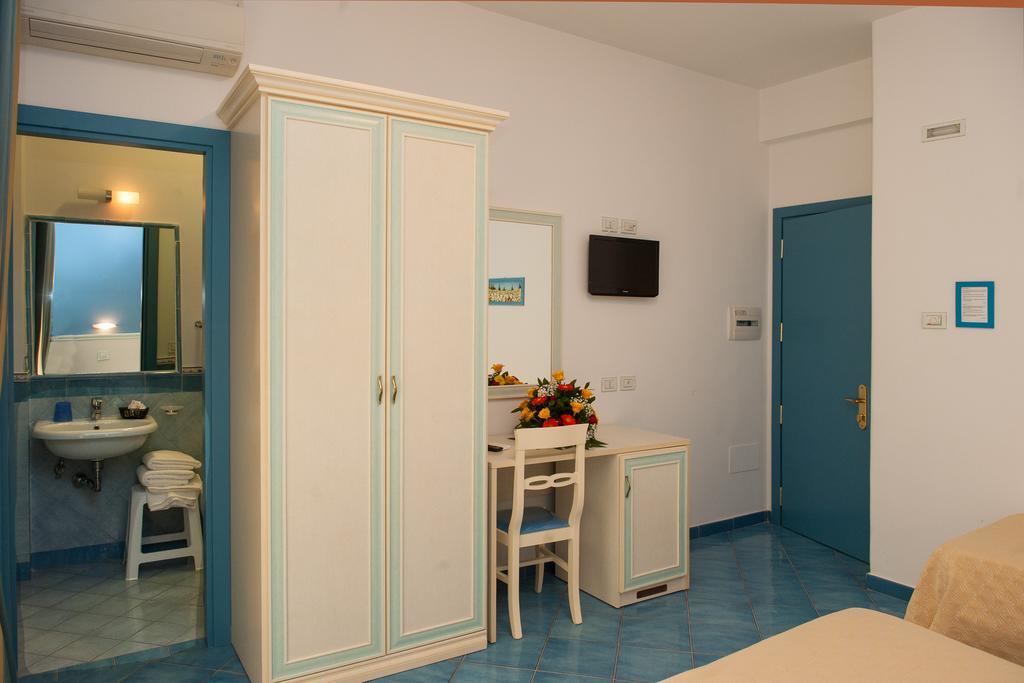 Oasi Hotel Maiori Buitenkant foto