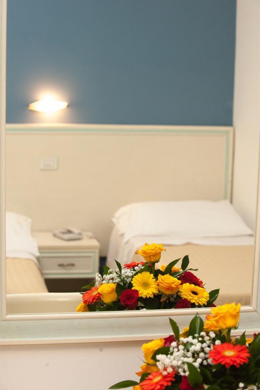 Oasi Hotel Maiori Buitenkant foto