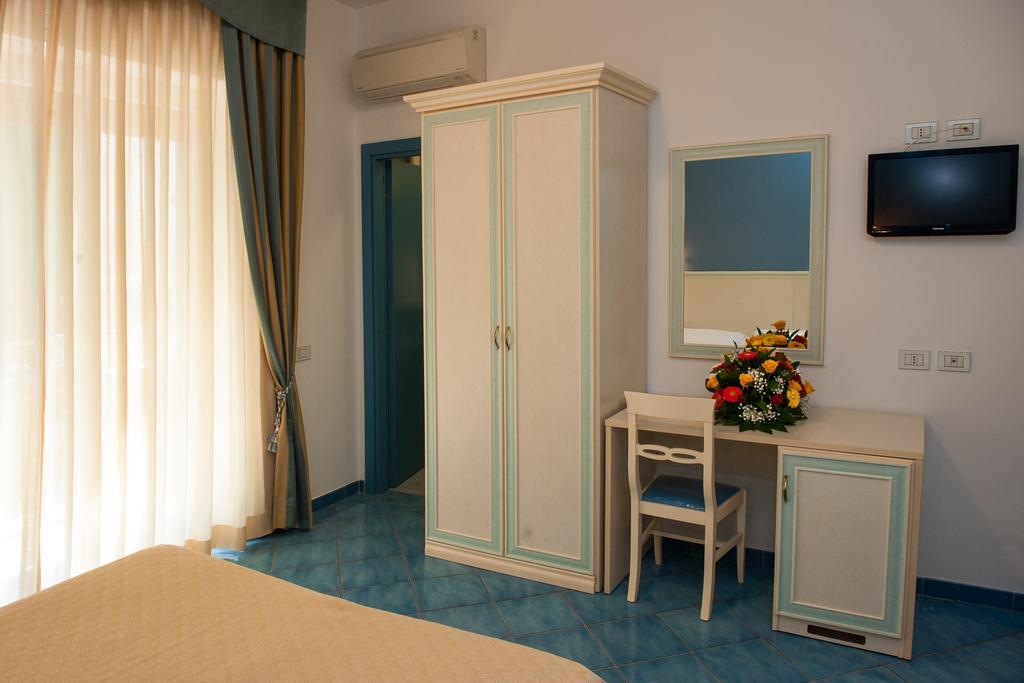 Oasi Hotel Maiori Buitenkant foto