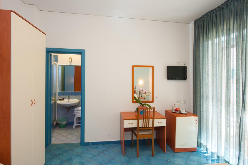 Oasi Hotel Maiori Buitenkant foto