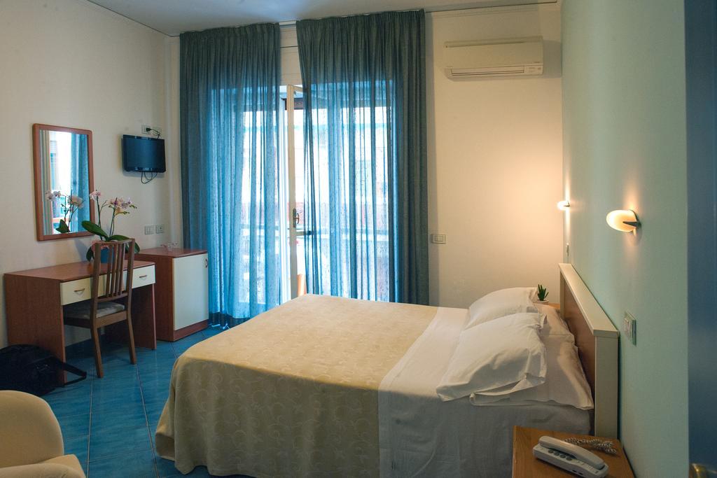 Oasi Hotel Maiori Buitenkant foto