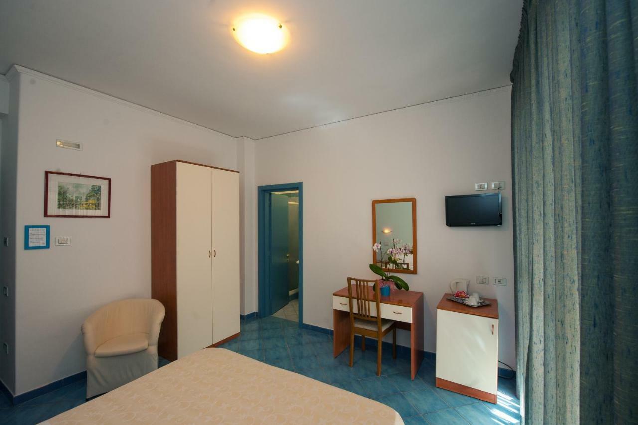 Oasi Hotel Maiori Buitenkant foto